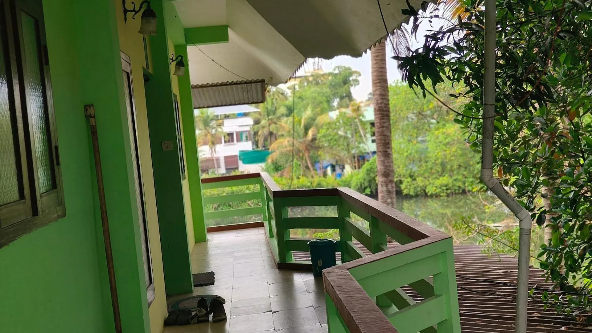 Roza Aparts Kochi