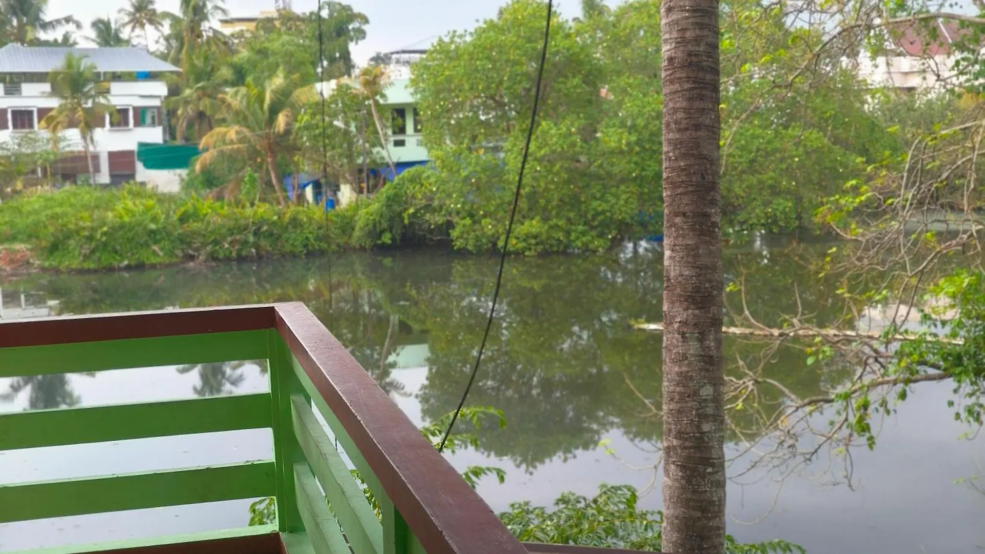 Roza Aparts Kochi Lejlighed